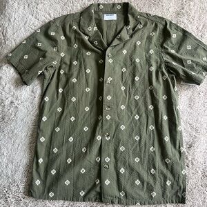 NWT old navy stylish patterned short sleeve button down